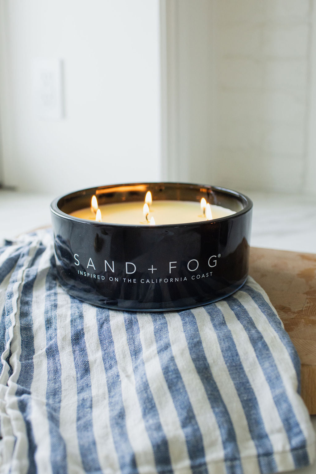 Cozy Teakwood 34 oz scented candle