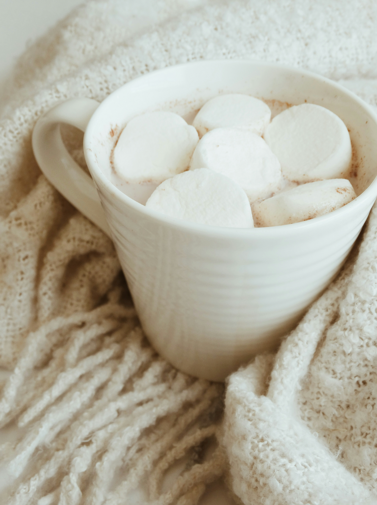 Elegant Marshmallow Skies 71 oz Laundry Detergent