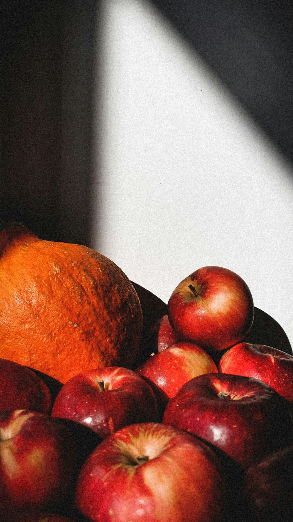 Cozy Pumpkin & Apple 12 oz scented candle